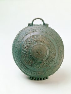 Kulho, Igbo-Ukwu, 9. - 10. vuosisadalla (lyijyä pronssia) (katso myös 412932)